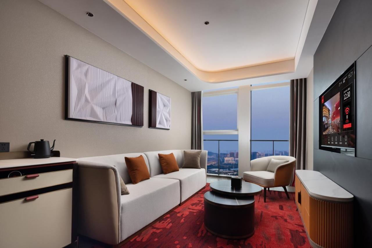 Radisson Red Guangzhou South Railway Station Hotel Exterior foto